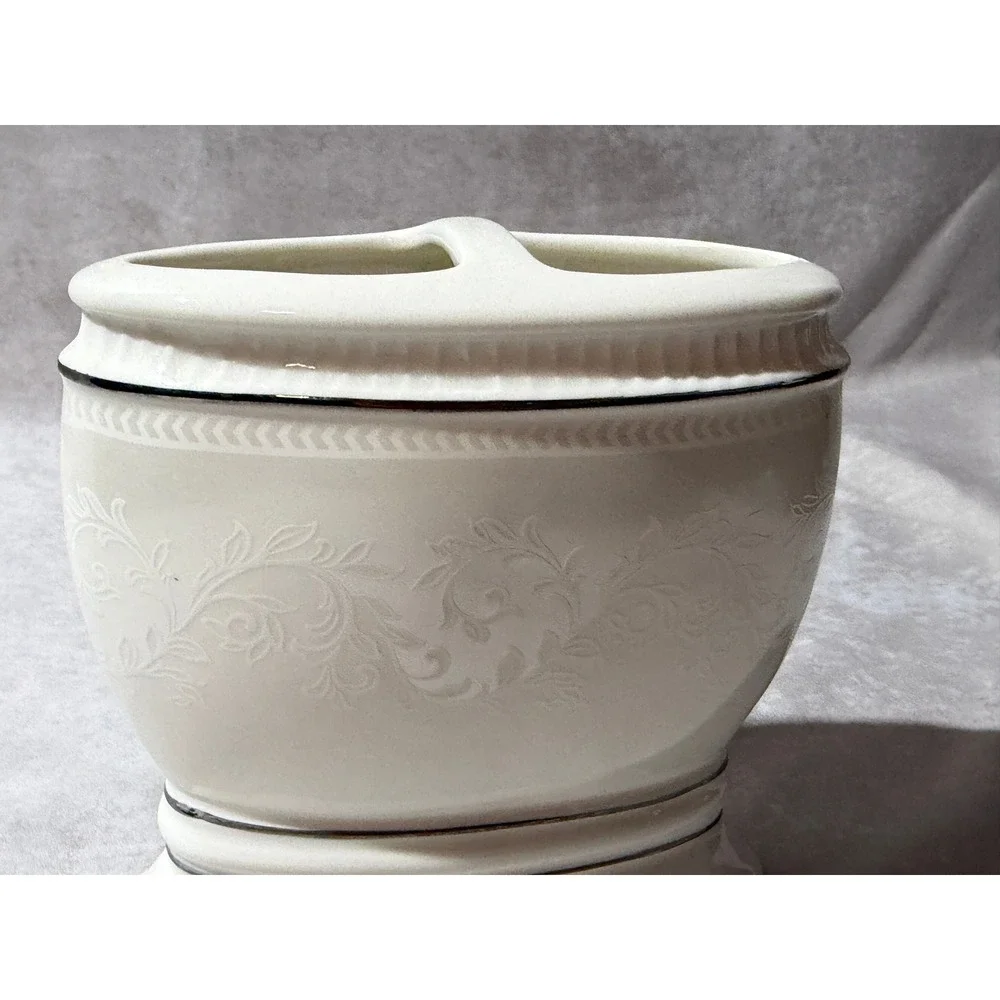 Hotel Collection Porcelain Bathroom Vanity Toothbrush‎ Holder Embossed Silver